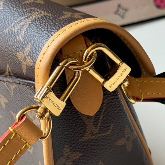 Louis Vuitton Monogram Diane PM M46049 Shoulder Bag - Picture 6 of 9